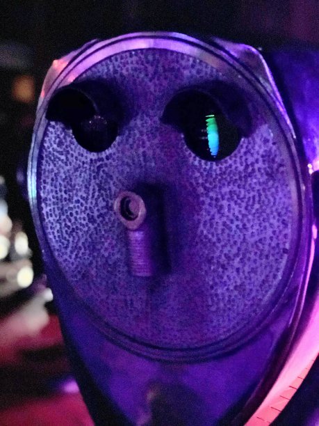 取景器会被建筑物的灯光反射点亮图片下载