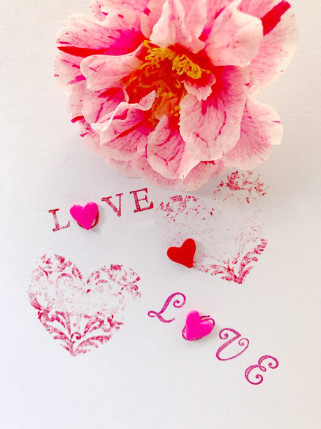 花带着爱与心垂直图片下载