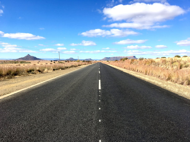 乡间宽阔的道路图片下载