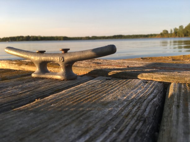 码头上的绳索系结图片下载