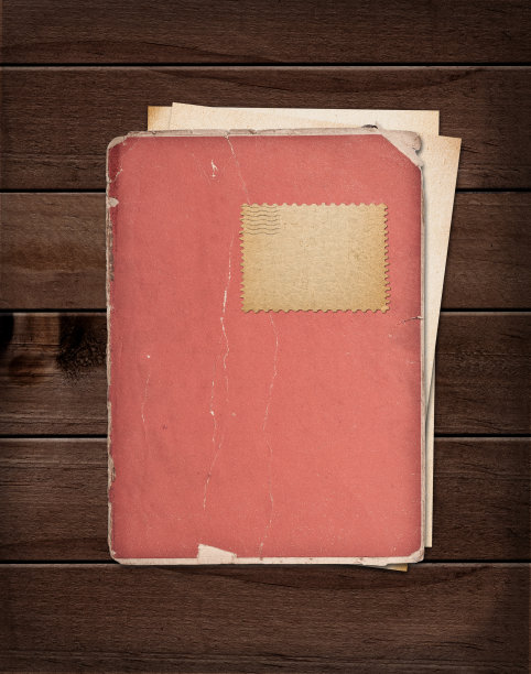 旧文件夹放在木桌上。图片下载