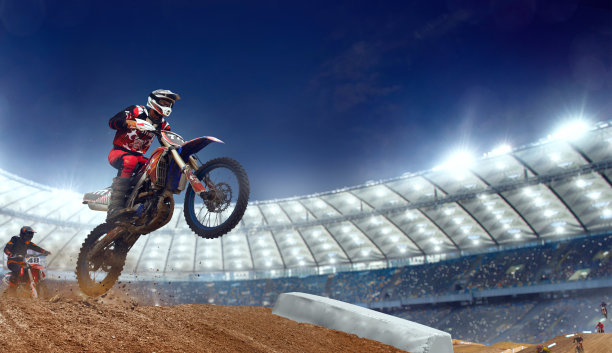 摩托车越野赛选手在比赛中。图片下载