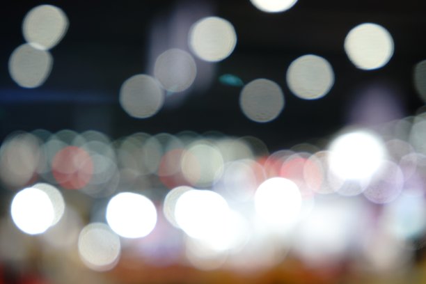 因背景离焦而模糊图片下载