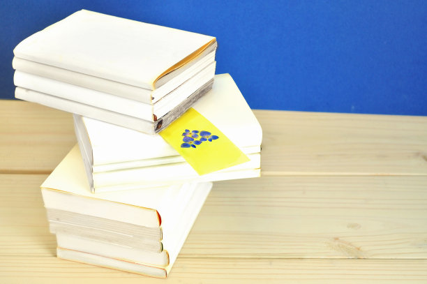 堆积成山的书图片下载