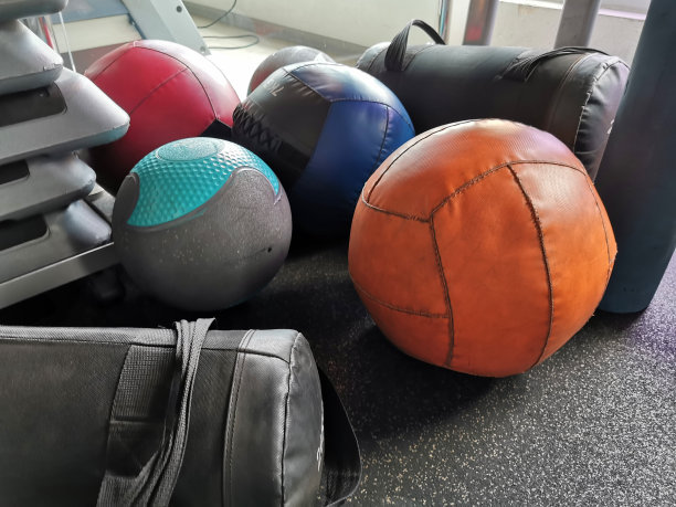 体操球和重量图片下载