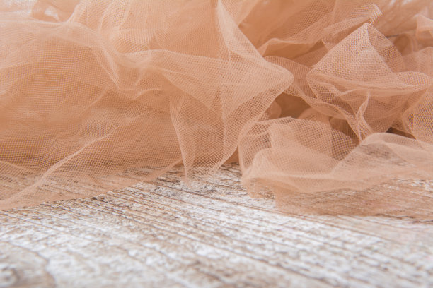 轻量级织物网状花边纹理木桌。这种织物的纹理褶皱得很漂亮图片下载