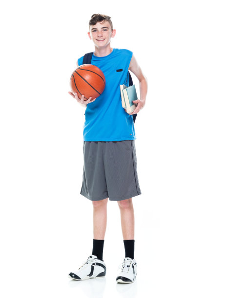 13岁的男篮球运动员也是一名学生图片下载