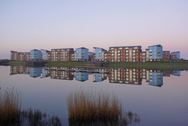 现代湖畔公寓图片下载