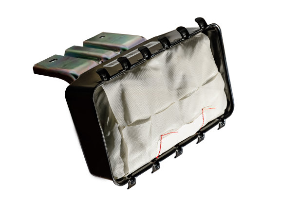 白色背景上的汽车安全气囊图片下载