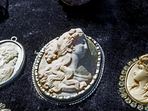 跳蚤市场的老配角图片下载