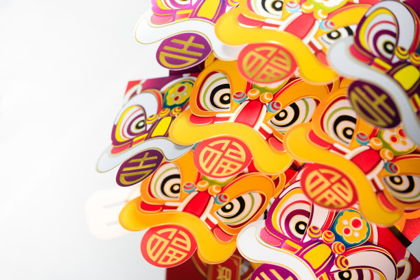 中国新年纸狮子玩具，所有中国人的意思是快乐图片下载