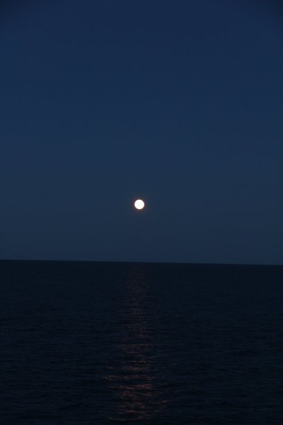 波罗的海的月亮图片下载