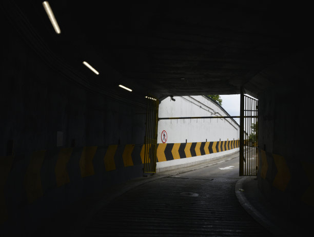 地下公共车库的入口图片下载