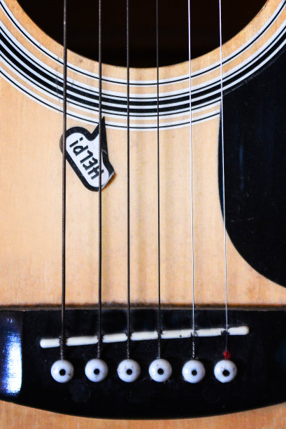 近距离与帮助邮票绑定的原声吉他图片下载