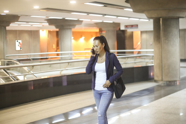 亚洲女人在行动中图片下载