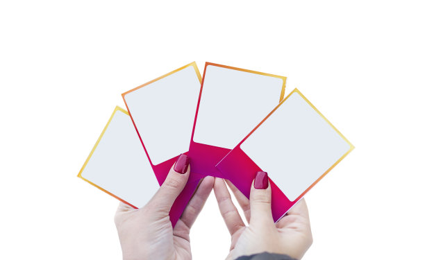 女孩拿着相框，孤立的大头针和纸贴纸图片下载