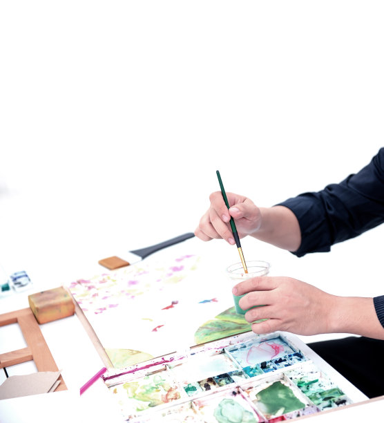 学习画鱼。在纸上素描、涂色。教育adart类。图片下载