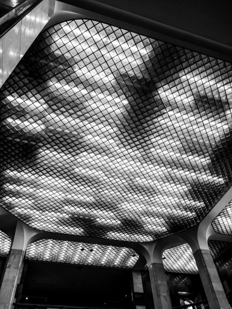 匈牙利布达佩斯的奇怪电梯灯图片下载