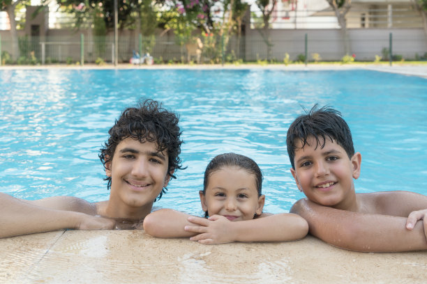 水池里的兄弟姐妹图片下载