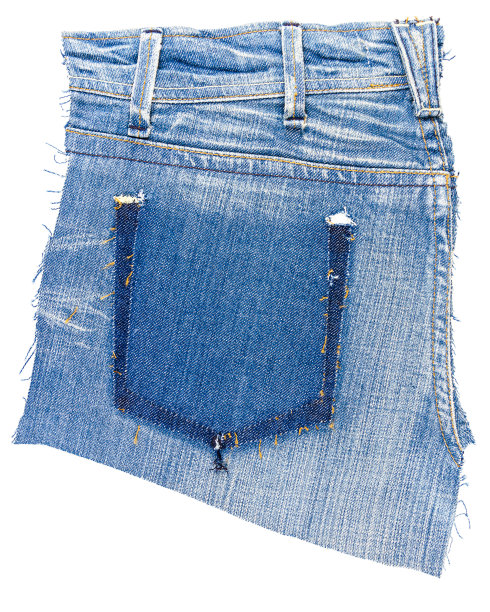 一块蓝色的牛仔裤织物与撕破的后口袋图片下载