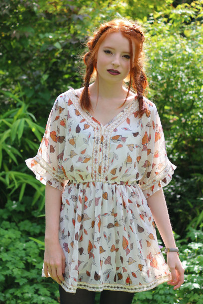 年轻漂亮的少女形象图片下载