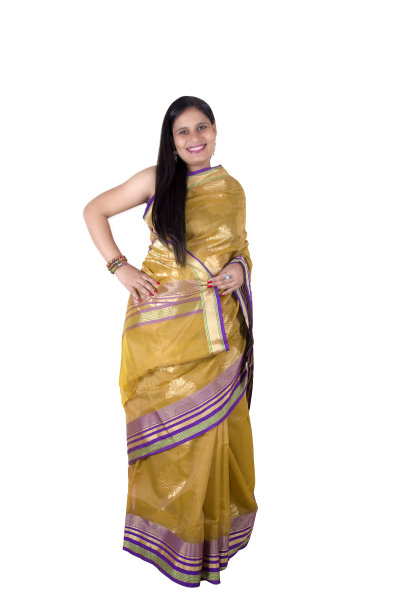 漂亮的女人肖像孤立在白色背景穿着纱丽图片下载