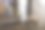 一个螺丝刀和一个锤子在车间的近距离图像图片下载