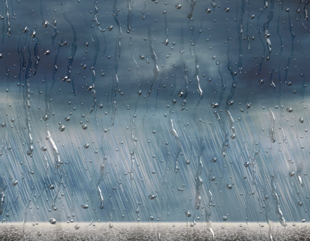 透过湿漉漉的窗户和水滴观看雨图片下载