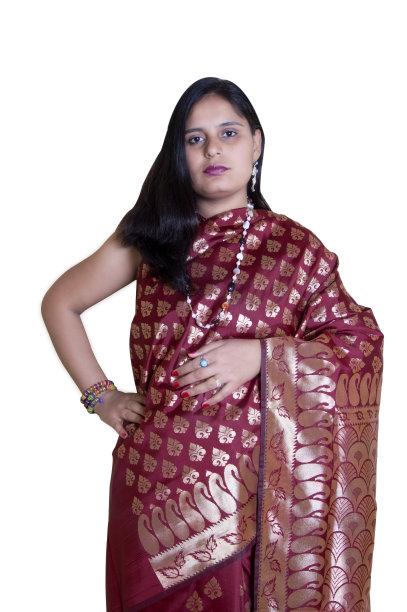 漂亮的女人肖像孤立在白色背景穿着纱丽图片下载