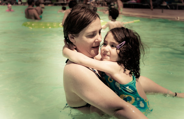 酒店的游泳池图片下载