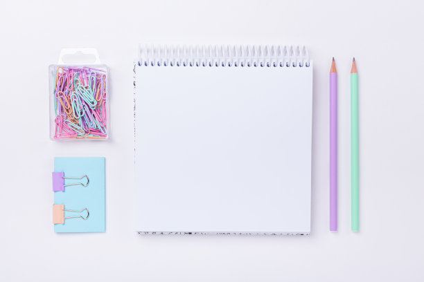 色彩柔和的学校用品回到学校的概念平铺图片下载