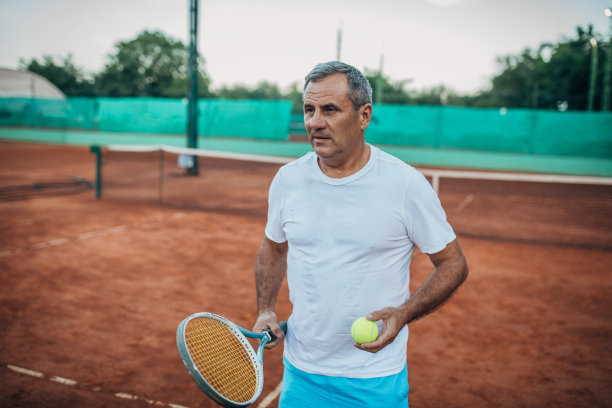 老人打网球图片下载