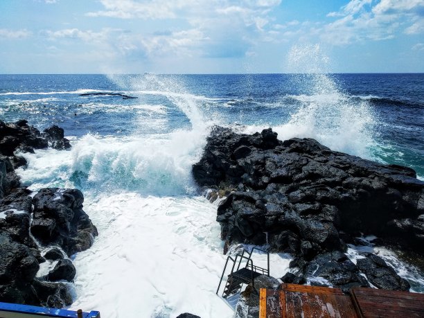 风大浪急的海面图片下载