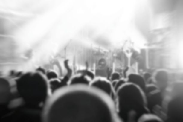 舞台上分散的娱乐音乐会图片下载