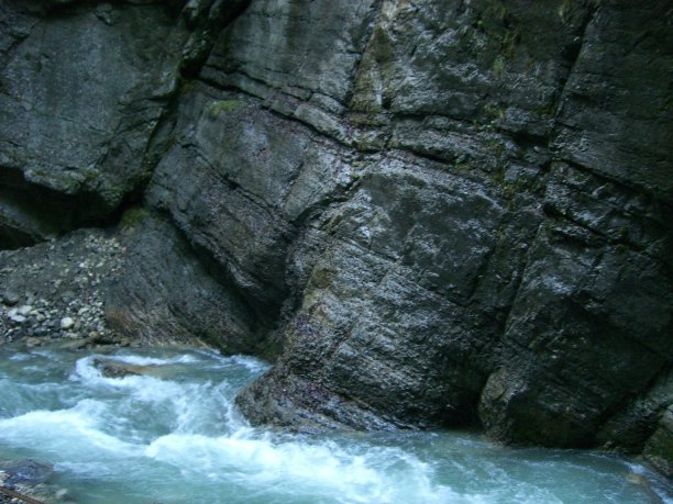 山间溪流图片下载