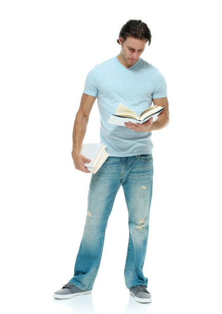 穿着t恤和牛仔裤的帅哥图片下载