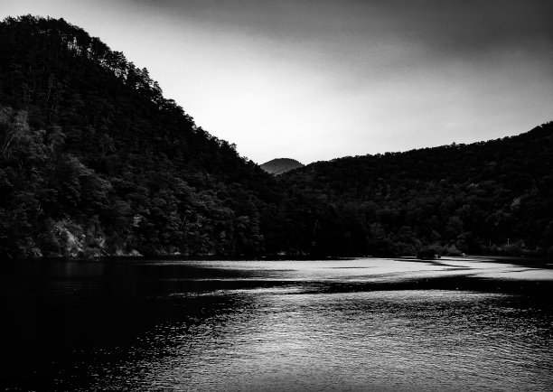 河与山-黑与白图片下载