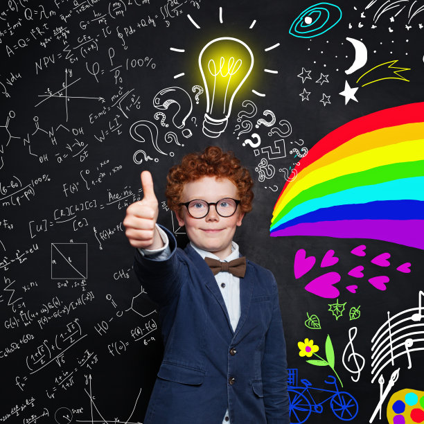 头脑风暴的概念。聪明的小男孩穿着西装，戴着眼镜，有创意的灯泡，科学和艺术图案图片下载