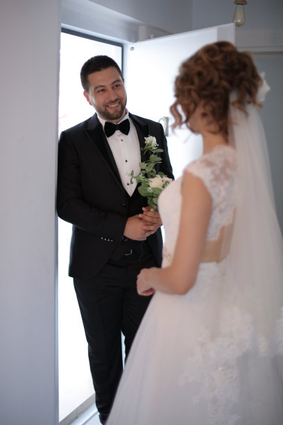 新婚夫妇第一次见面图片下载