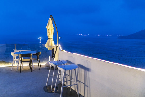 晚上在海边吃饭图片下载