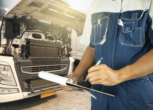 卡车检查和保养图片下载