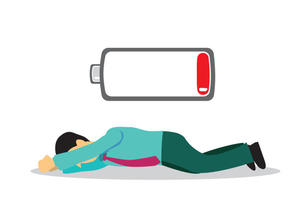 疲惫的商业主管在西装与电池指示显示他耗尽的能量水平。图片下载