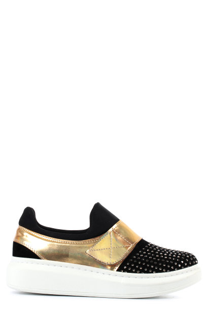 时尚的金色运动鞋在金属设计库存照片图片下载