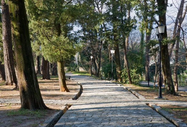 大城镇公园蒂瓦特市的观点。黑山共和国图片下载