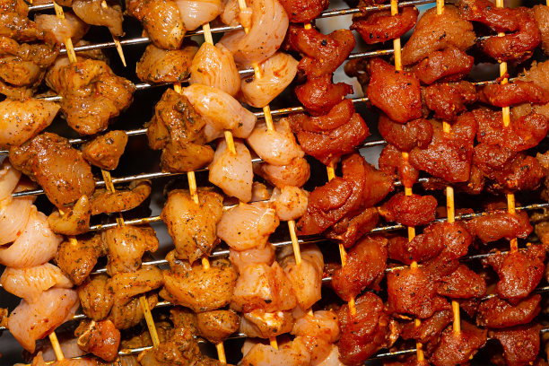 烤肉架设置烤肉竖木串烹饪背景多件设计图片下载