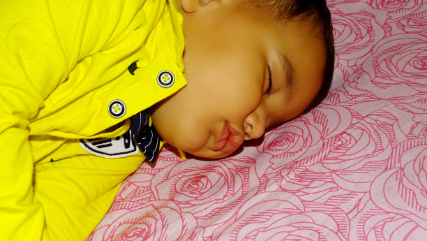 宝宝睡觉和平!图片下载