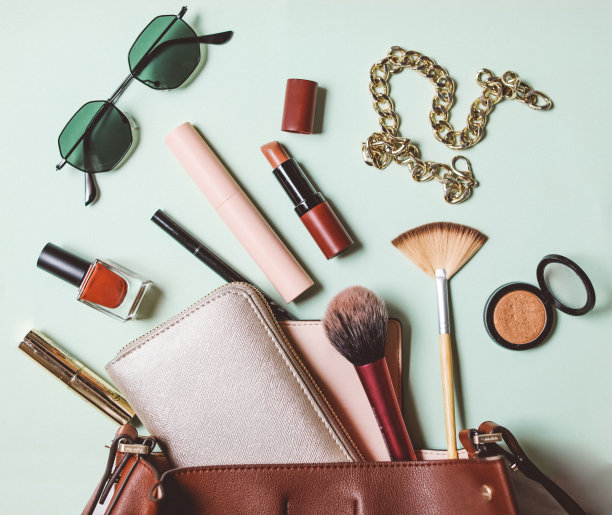 女性的个人配件图片下载