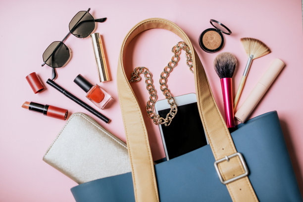 女性的个人配件图片下载