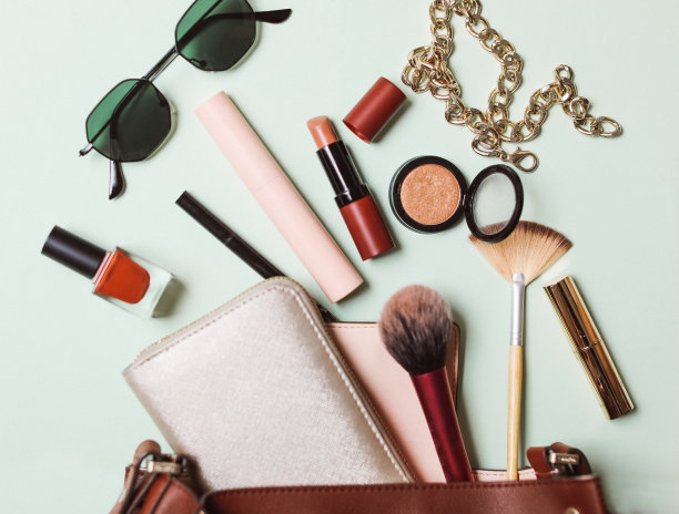 女性的个人配件图片下载