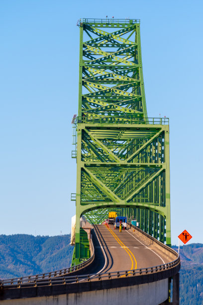 近距离观看阿斯托里亚-梅格勒大桥横跨哥伦比亚河之间的阿斯托里亚，俄勒冈州和梅格勒，华盛顿州。图片下载